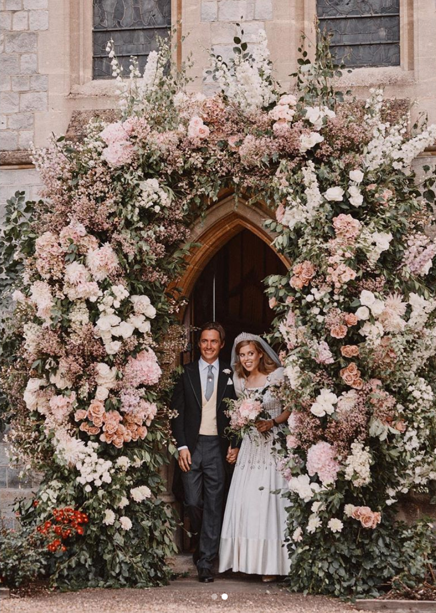 El vestido de la princesa beatriz en su boda fue prestado de la reina Isbel II