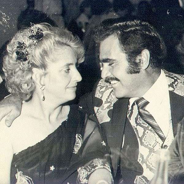 Doña "Cuquita" Fernández cumple años y su esposo e hijos la homenajean