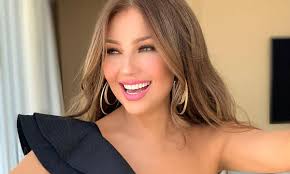 Thalía se convierte en Elsa de Frozen y se ve espectacular