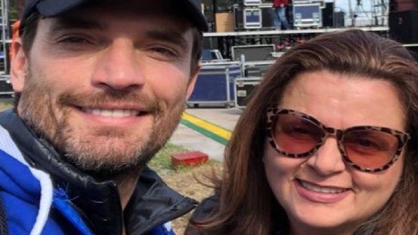 Hermana de Julián Gil se burla de Marjorie de Souza cantanto