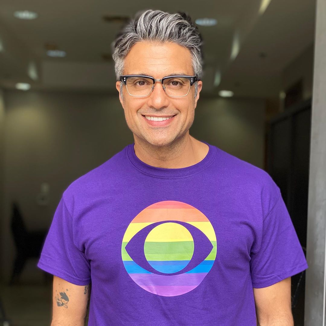 Jaime Camil se desnuda luego de ser nombrado el hombre más sexy del año