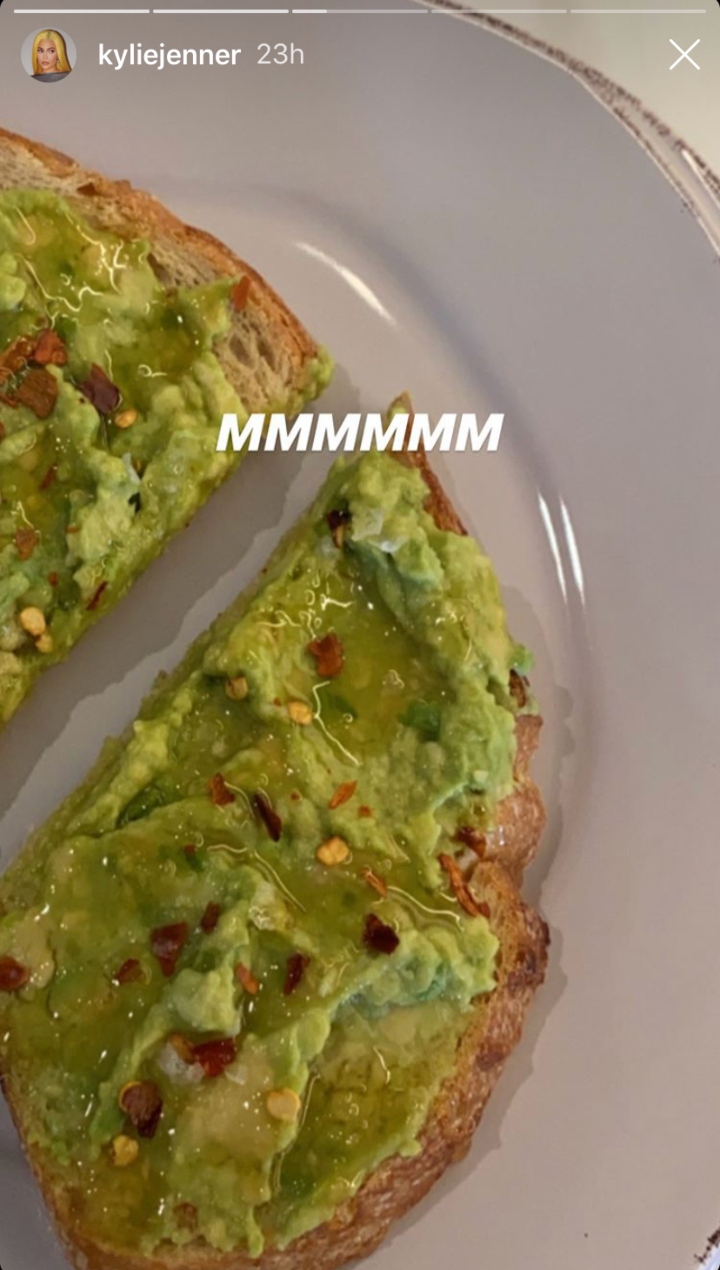 Kylie Jenner nos enseña preparar guacamole sale mal
