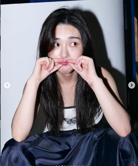 Mina, ex integrante de AOA, preocupa tras subir fotos con cicatrices en las muñecas
