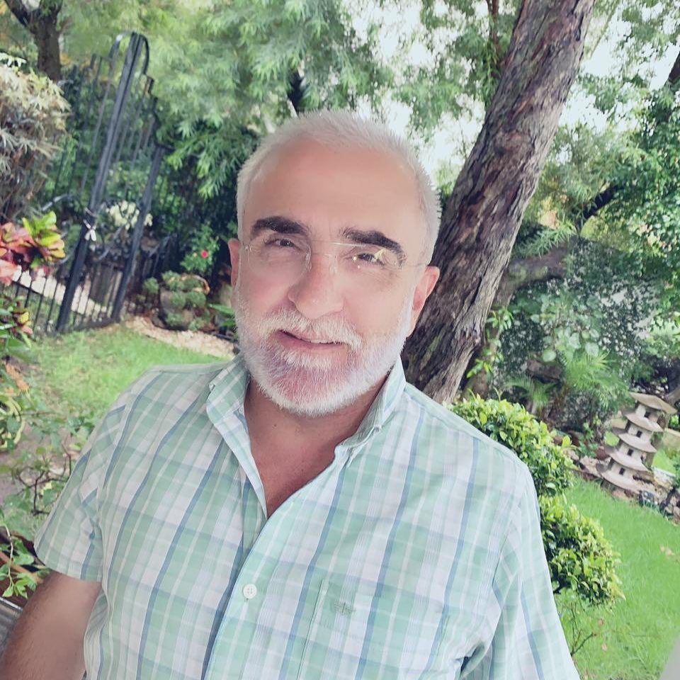 Vicente Fernández Jr. se atraganta con un pedazo de carne y descubre que tiene Covid