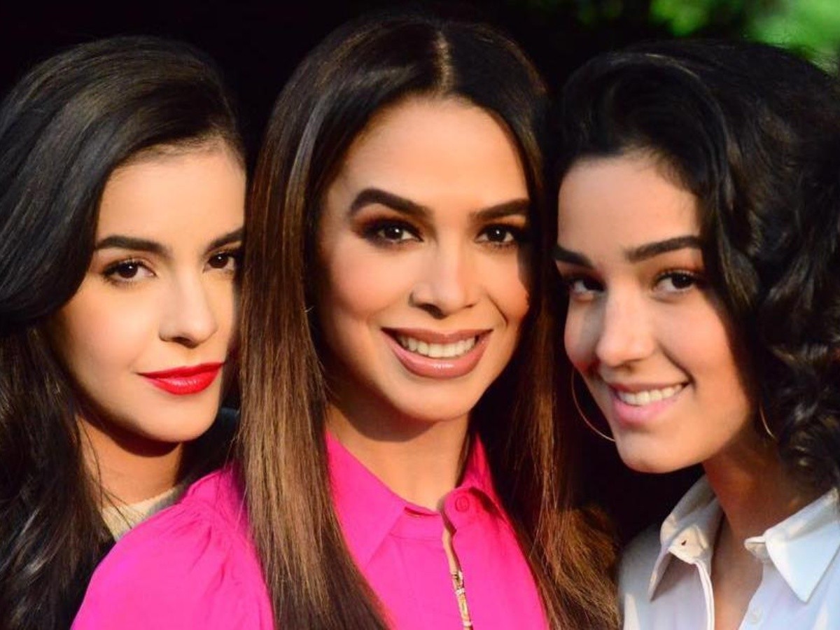 Hijas de Bibi Gaytán reviven los mejores looks de su madre cuando era joven