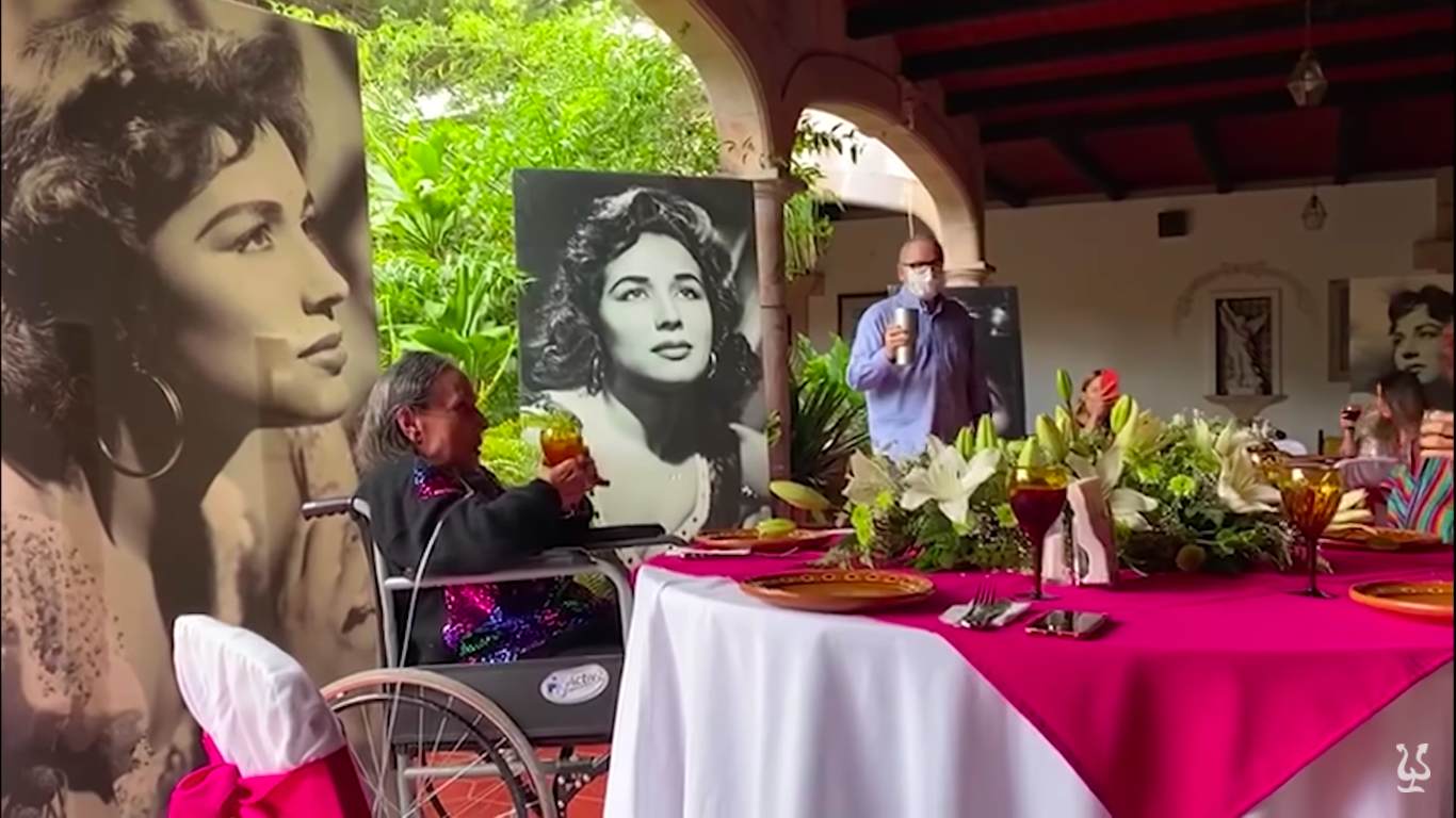 Flor Silvestre celebra su cumpleaños 90 rodeada de su familia en  plena pandemia