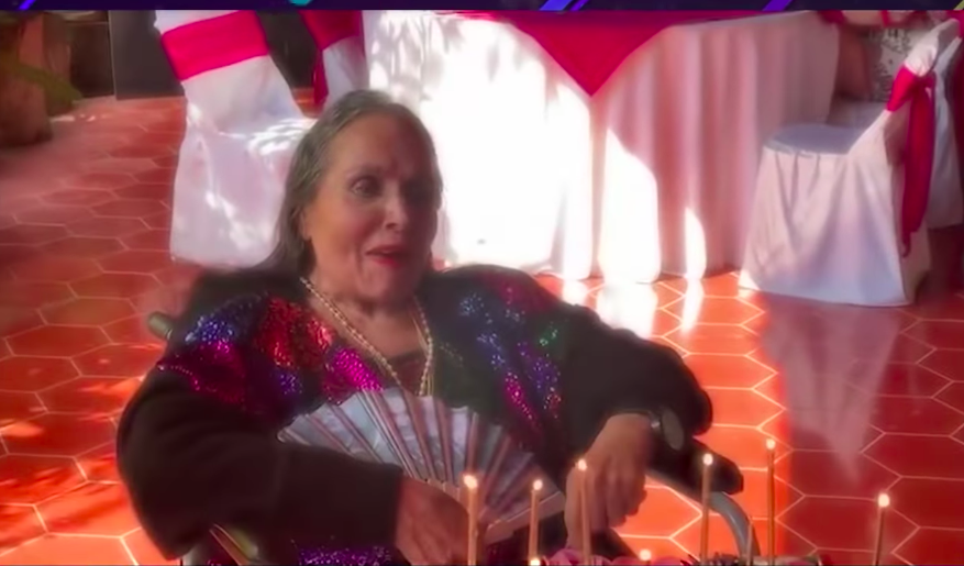 Flor Silvestre celebra su cumpleaños 90 rodeada de su familia en  plena pandemia