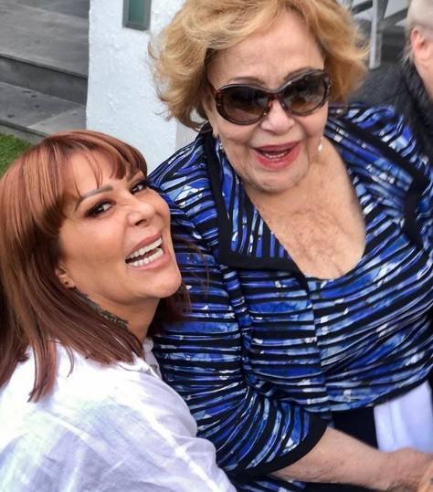 Critican a Alejandra Guzmán y Silvia Pinal por subir foto sin filtros