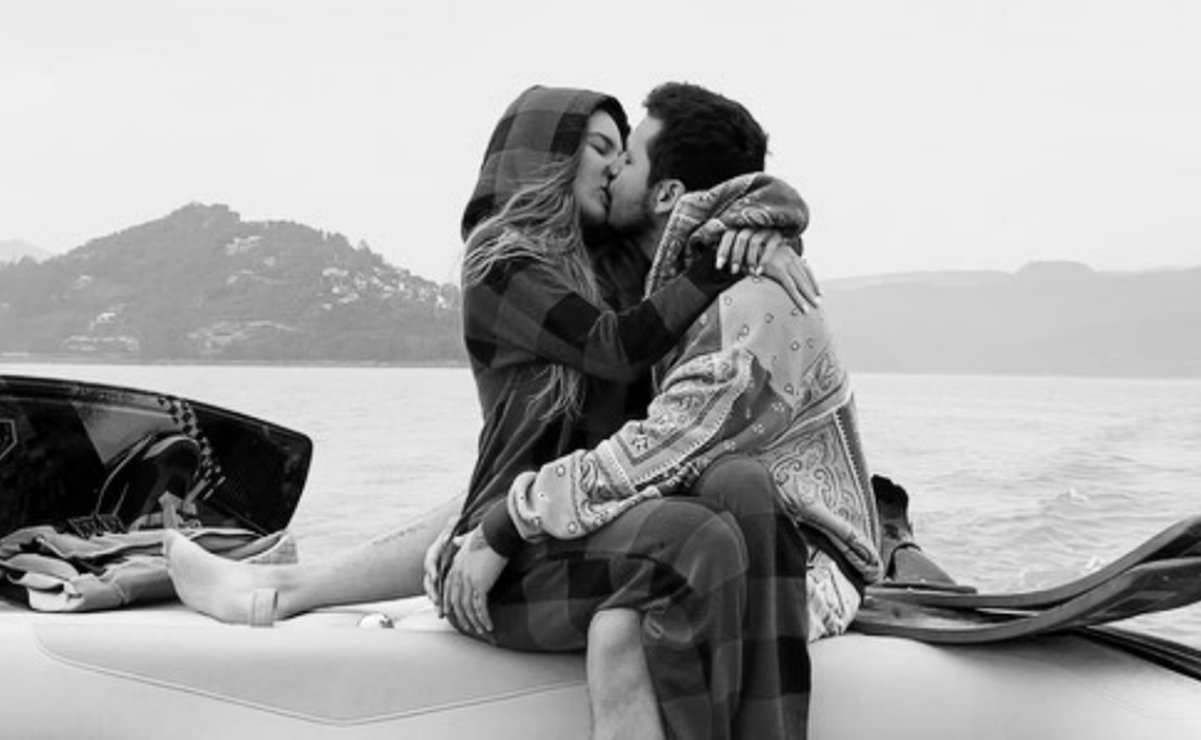 Tachan de falso beso de Belinda y Nodal y ahora su amor está en duda