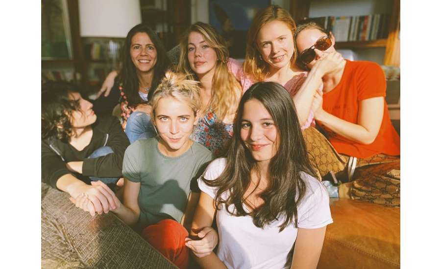 Camila Sodi tiene 6 hermanas y todas son igual de hermosas