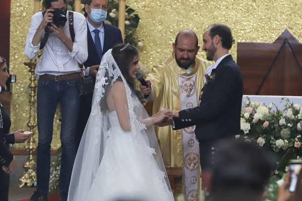 Confirman que Camila hija de Alejandro Fernández, se casó embarazada