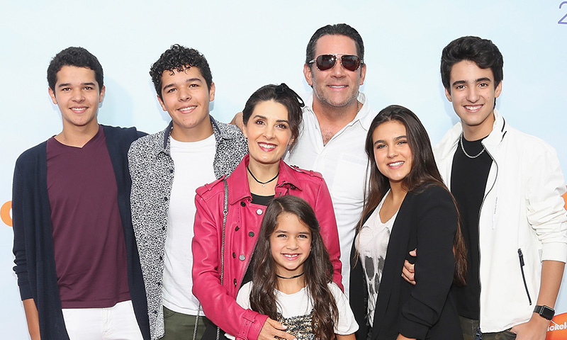 Itati Cantoral celebra el cumpleaños 20 de sus gemelitos que son igualitos al papá