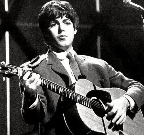 10 famosos que no sabías que son zurdos