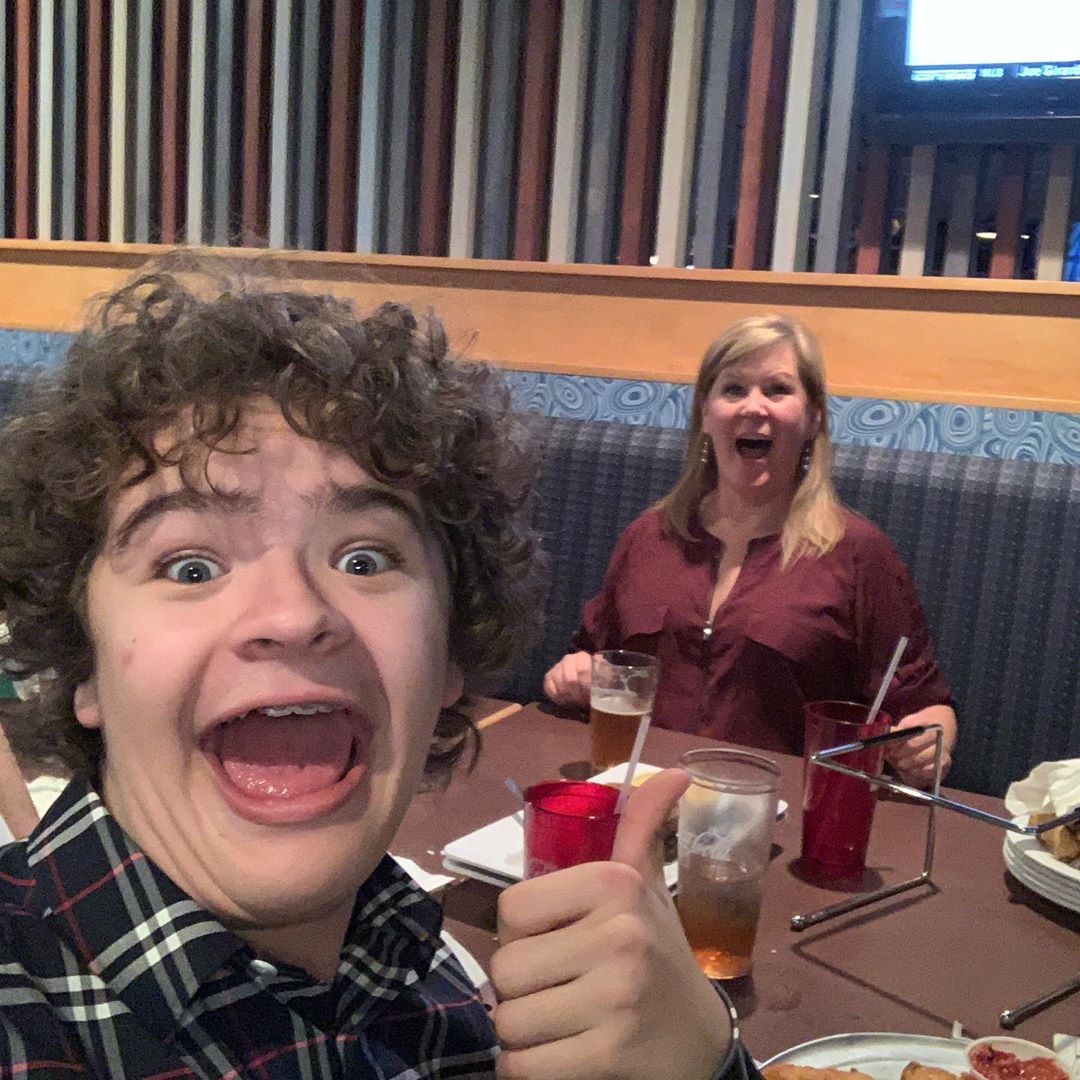 Gaten Matarazzo de Stranger Things es mesero por crisis