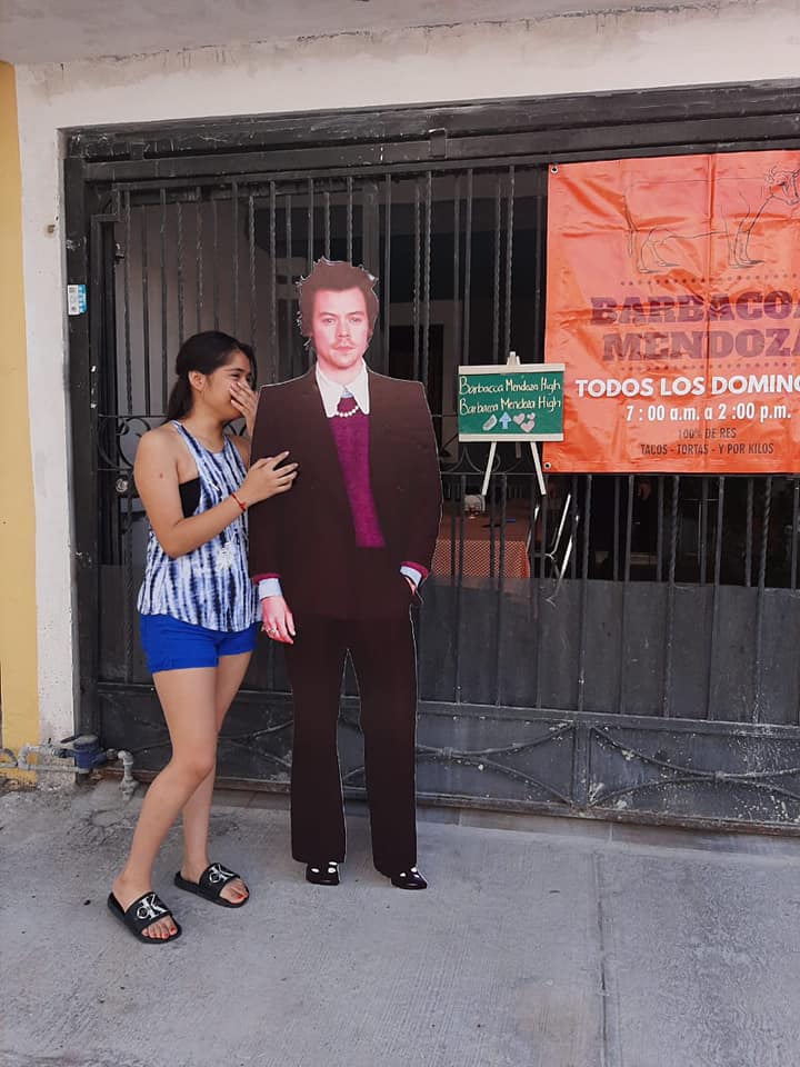 Harry Styles es captado vendiendo barbacoa en Monterrey