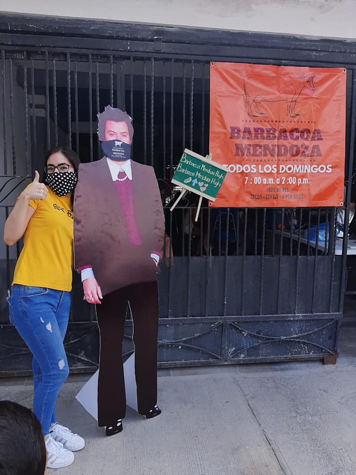 Harry Styles es captado vendiendo barbacoa en Monterrey
