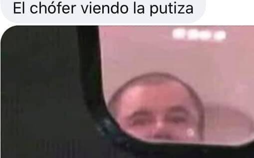 Pasajeros golpean ratero en combi México y crean memes