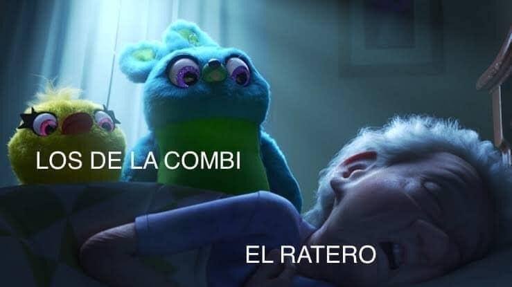 Pasajeros golpean ratero en combi México y crean memes