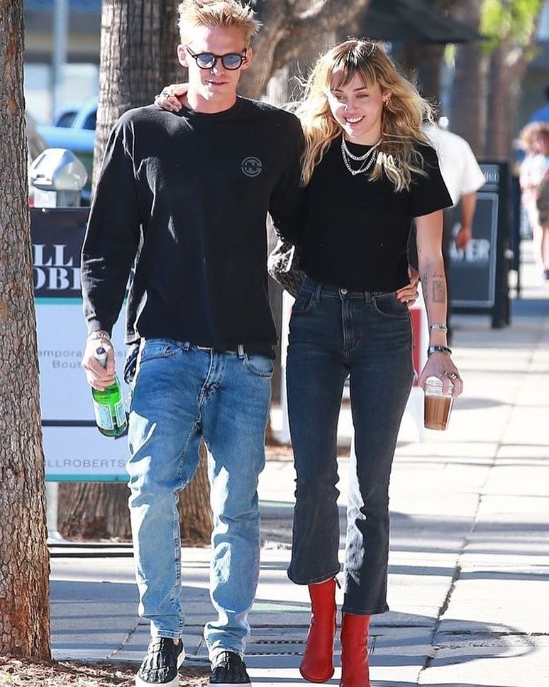 Miley Cyrus Cody Simpson terminaron no son pareja