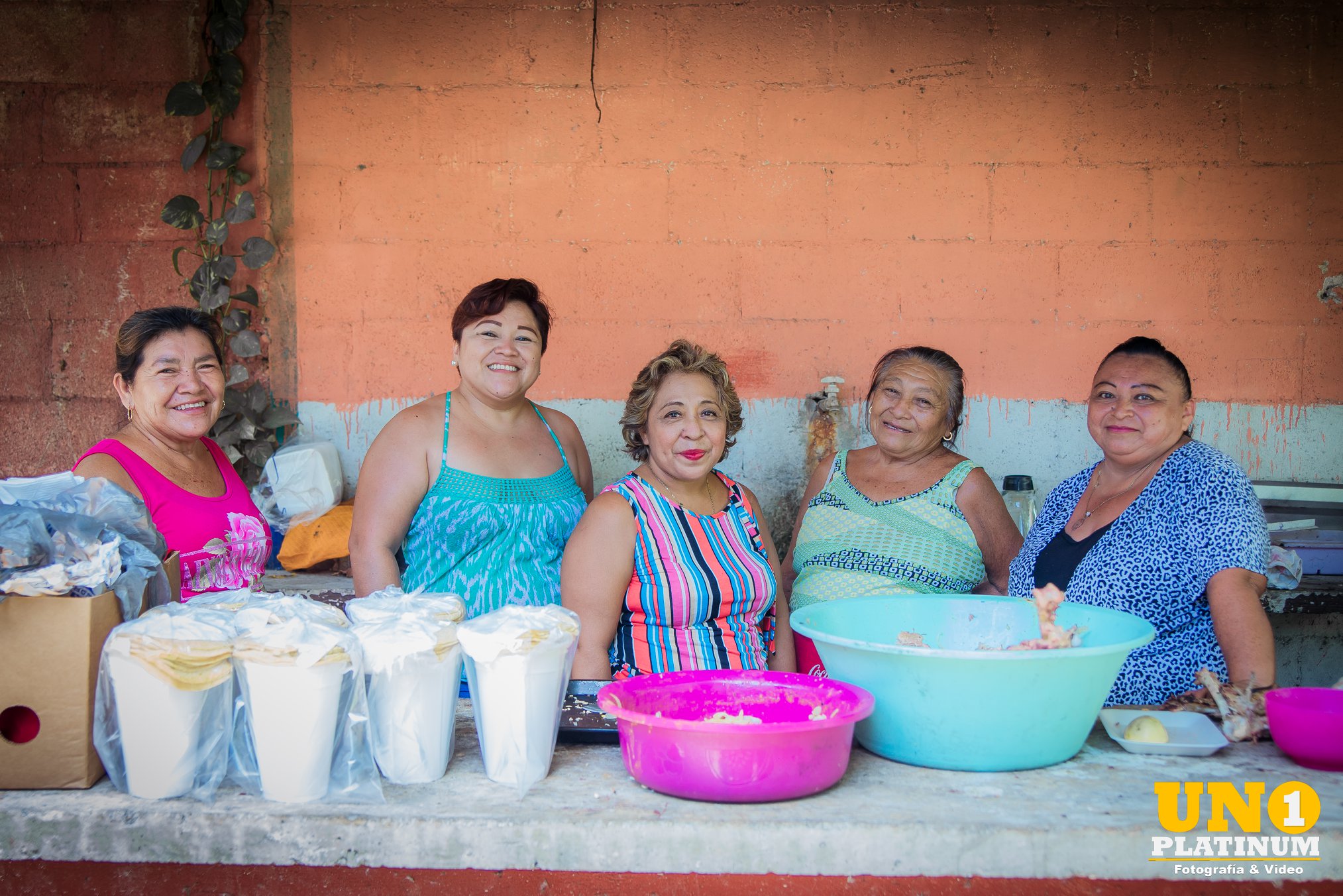 Quinceañera usa dinero de su fiesta para ayudar a personas