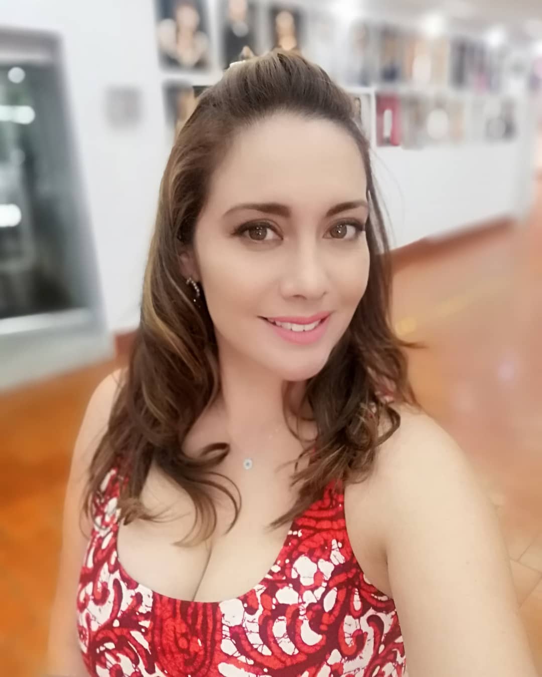 Sugey Abrego vende juguetes sexuales por crisis económica