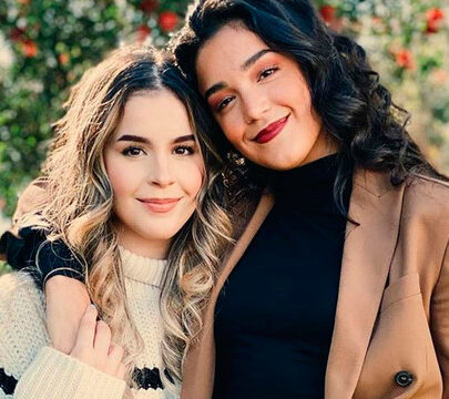 Hijas de Bibi Gaytán reviven los mejores looks de su madre cuando era joven