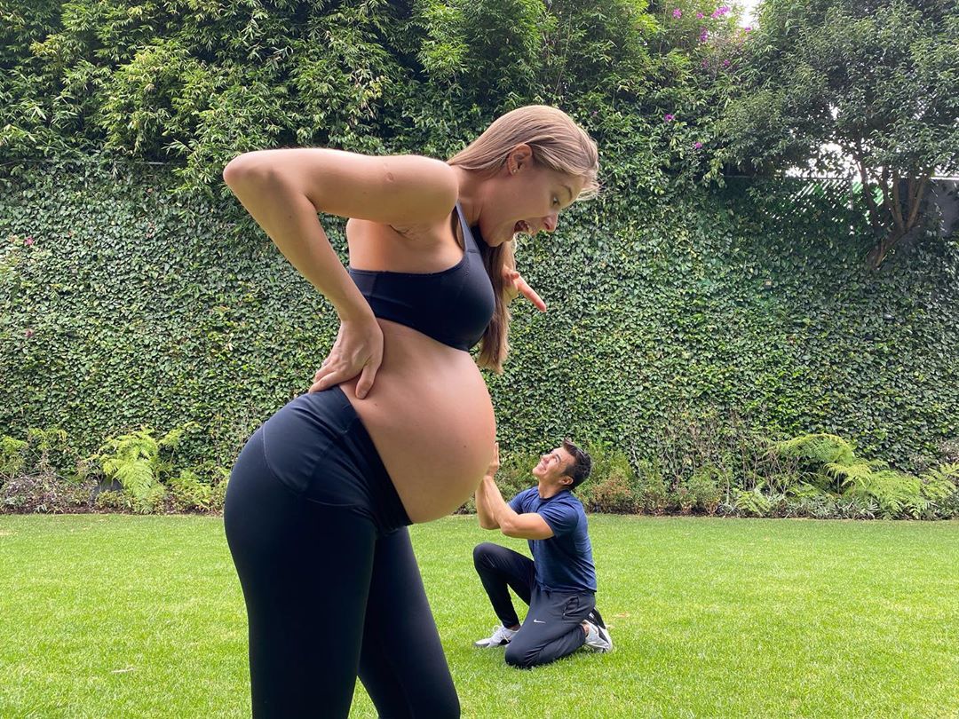 Adrián Uribe y su novia serán padres