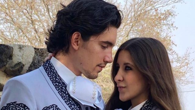Alex Fernández Jr. presumió el anillo que le dio a su novia