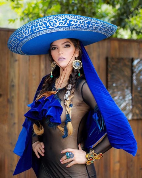 Ana Bárbara muestra su orgullo mexicano con increíble traje de charro