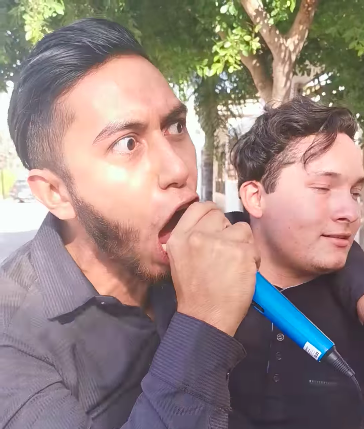 Joven Chihuahuense le lleva serenata a su novia y la cacha con el otro
