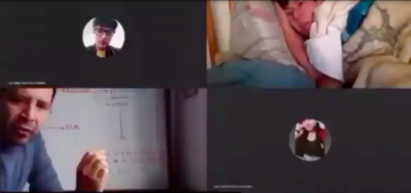 Sebastián dormido en clase