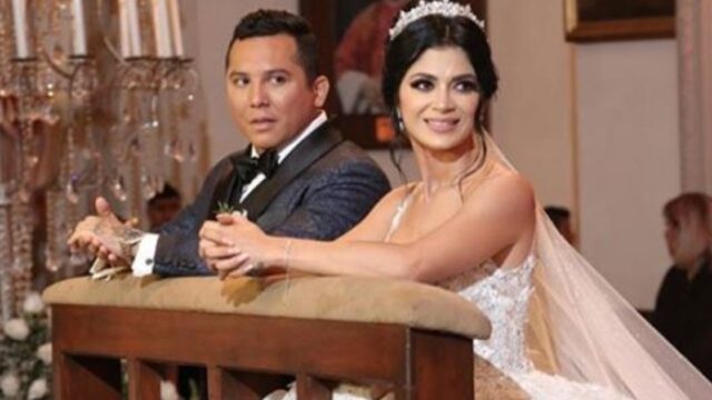 Kimberly Flores y Edwin Luna en su boda