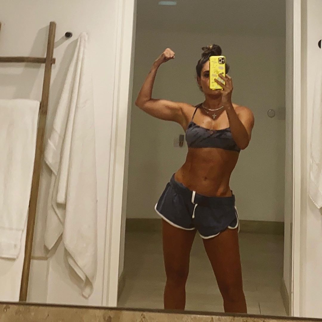 Galilea Montijo Abdomen Acero