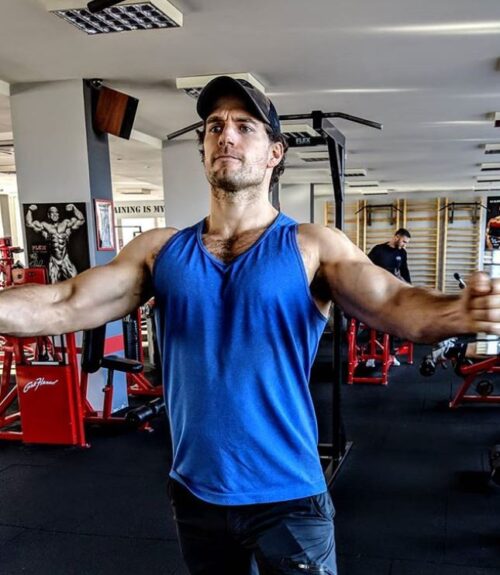 Henry Cavill haciendo ejercicio