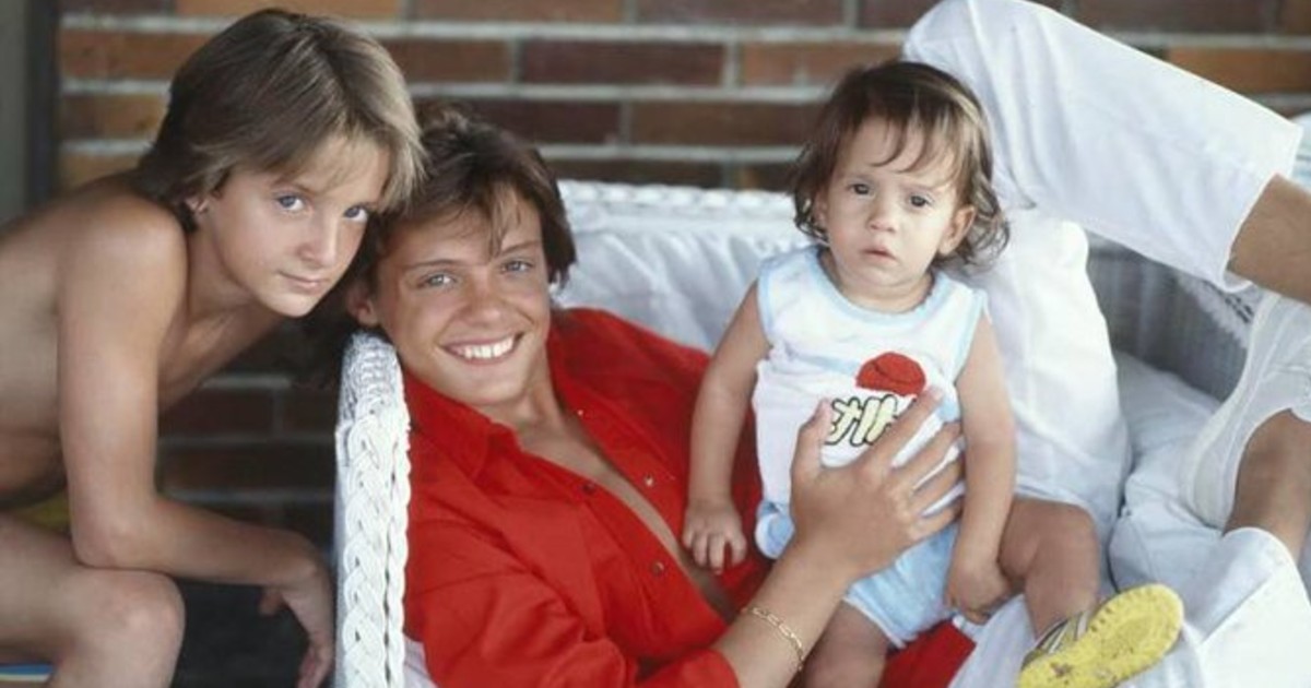 Luis Miguel juntos a su hermanos
