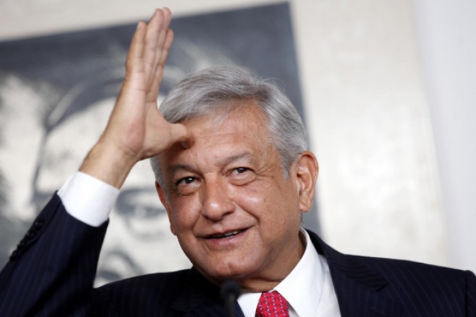 AMLO se equivoca y cotiza el dólar en 6.25 pesos