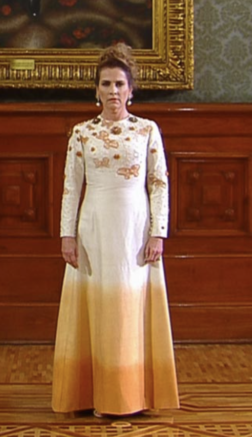 Beatriz Gutiérrez es criticada por su vestido el Grito de Independencia, aunque su diseño es mexicano