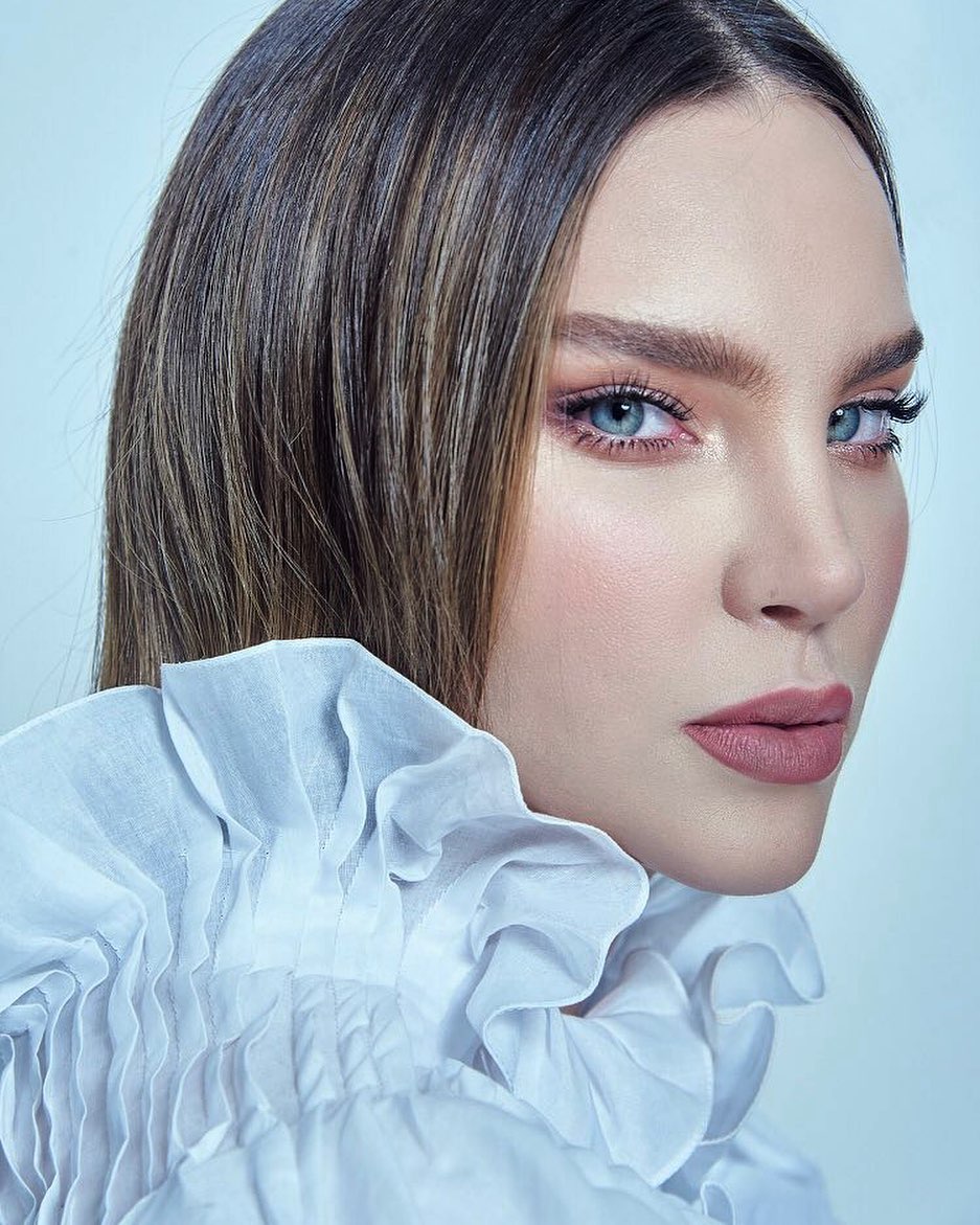 Belinda luce irreconocible tras nuevas cirugías y es criticada