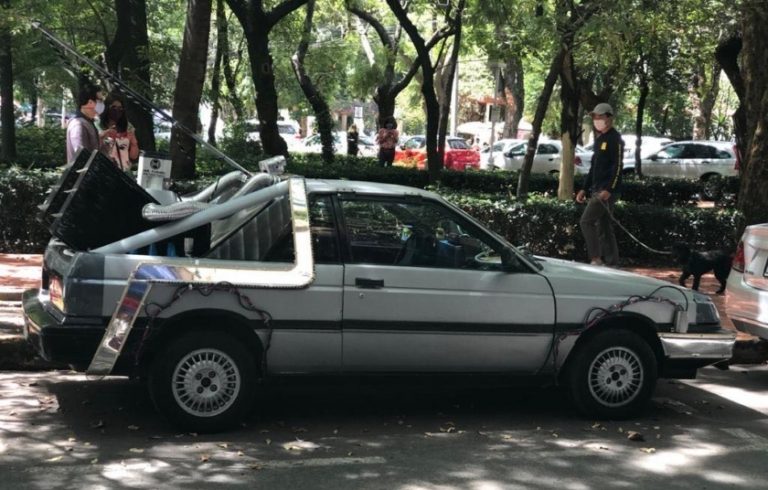 DeLorean de "Volver al Futuro" aparece en la Condesa