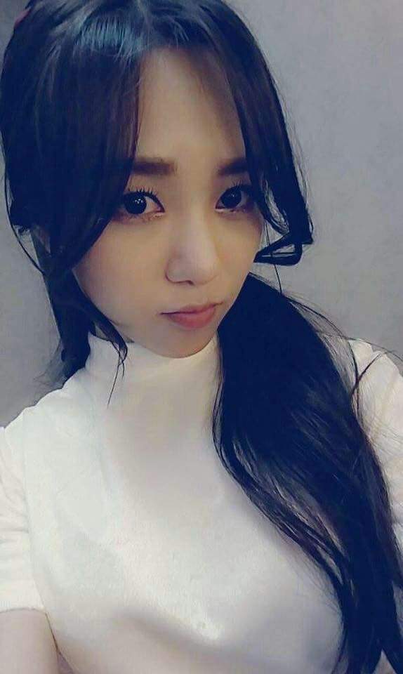 Fotos de Mina de AOA para celebrar su cumpleaños 27 de edad 