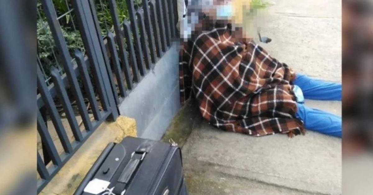 Mujer corre de la casa a su mamá de 88 años de edad