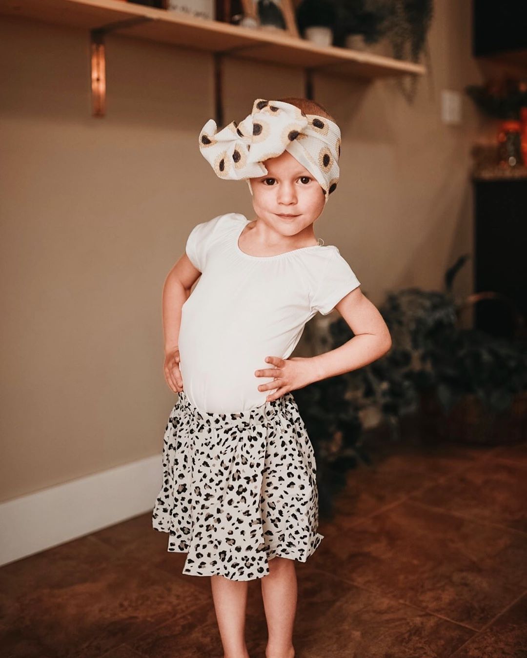 Niña celebra que venció el cáncer con una sesión de fotos para contar su historia