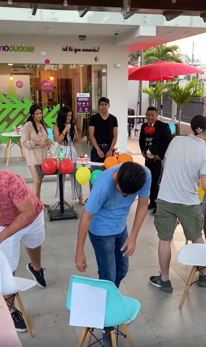 Organiza fiesta para exponer la infidelidad de su novio con su mejor amiga