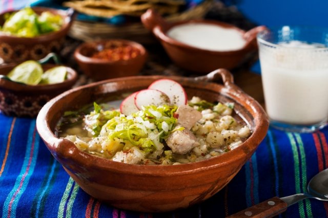 El origen del pozole mexicano hecho con carne humana 