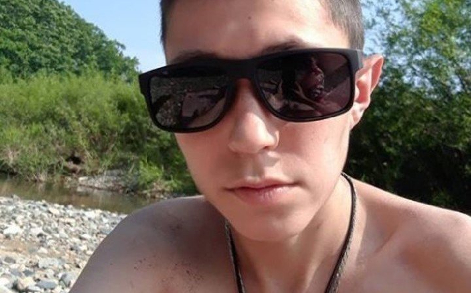 Hombre de 32 años sufre porque parece un niño de 14 años