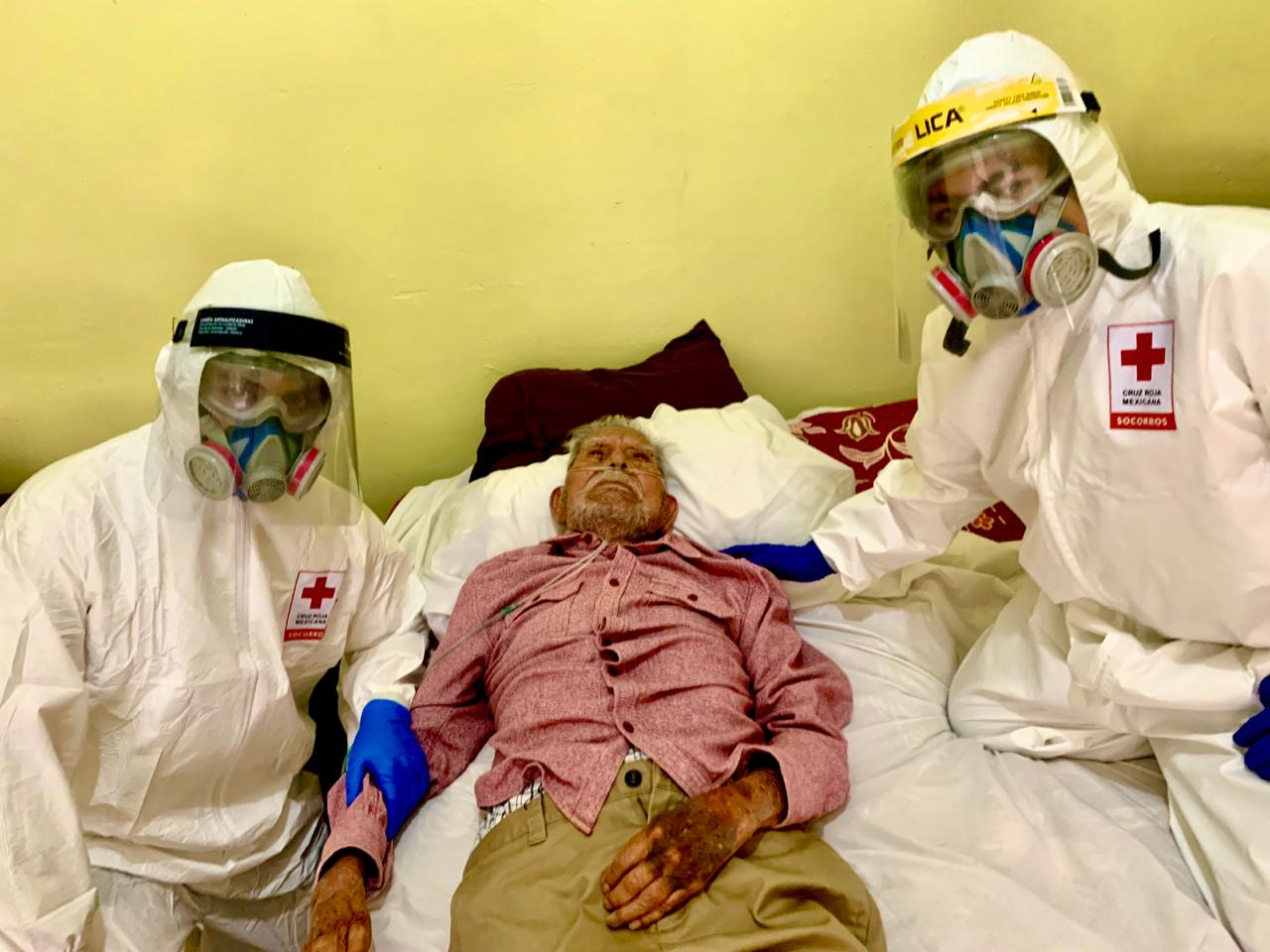 Abuelito de 106 años vence al Covid-19 y es dado de alta en el hospital