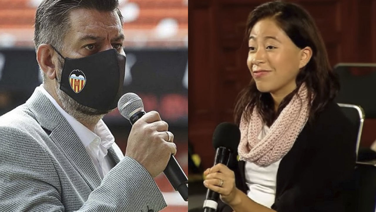 Político hace playback para fingir que puede hablar inglés