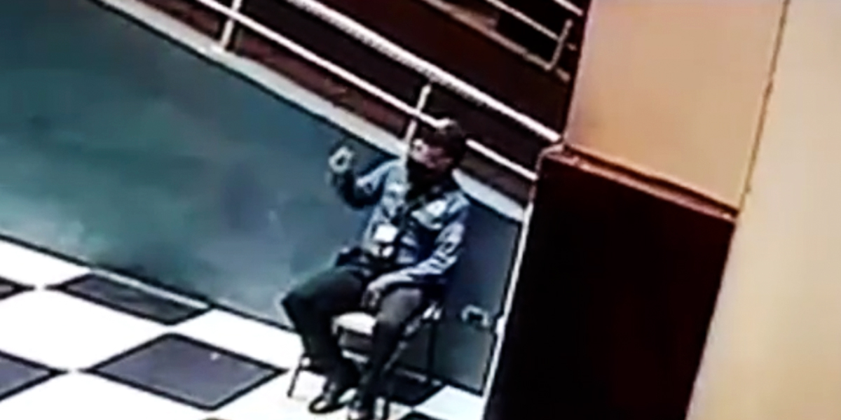 Fantasma se presenta en su trabajo a despedirse de su amigo