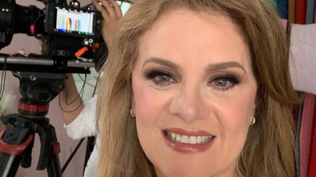 Erika Buenfil disfraz de bruja