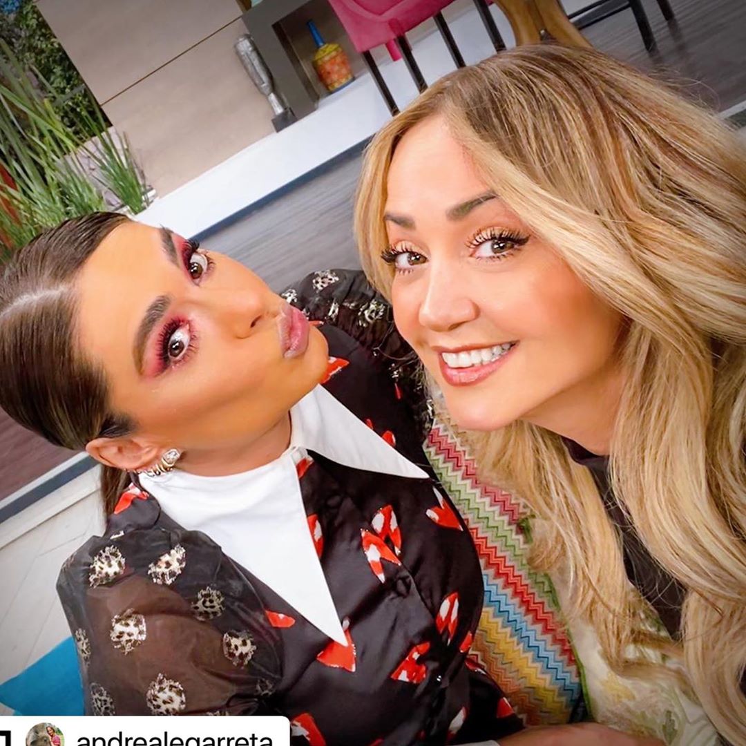 Galilea quiere besar a Andrea Legarreta